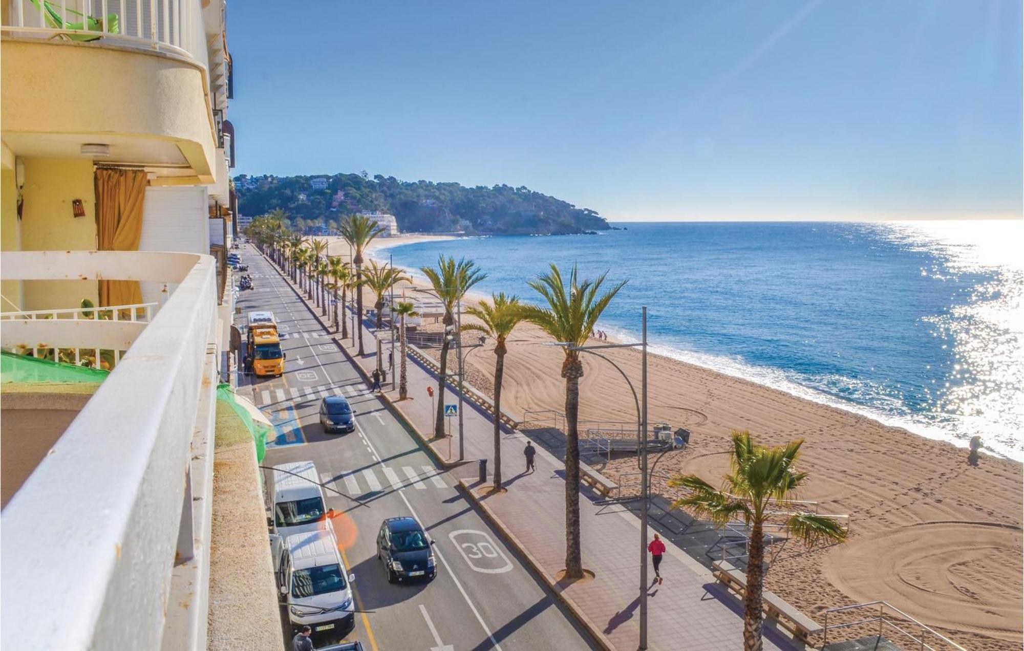 Apartment 3 Bedroom Beautiful In *